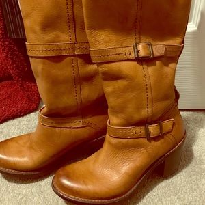 NWT Frye boots! Gorgeous camel color. Never worn.